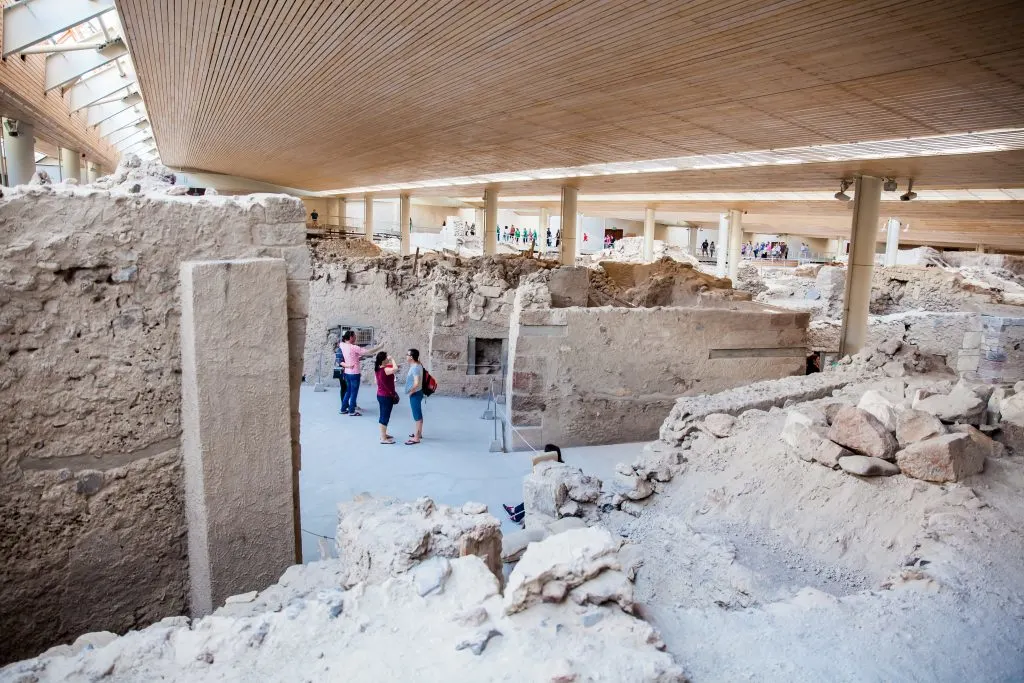 akrotiri archaeological site